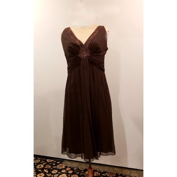 Maggy London, Silk formal Dress  with Beaded Neckline size 10 - Picture 4 of 8